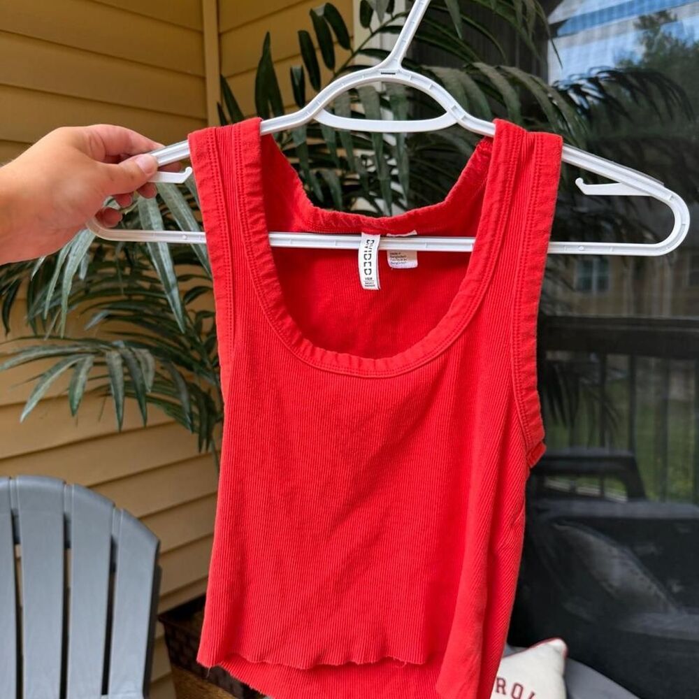 Red H&M tank top in a size S